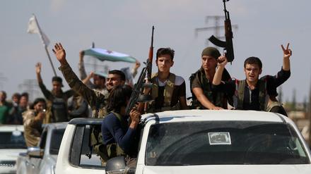 Syrische Rebellen bei Idlib. 