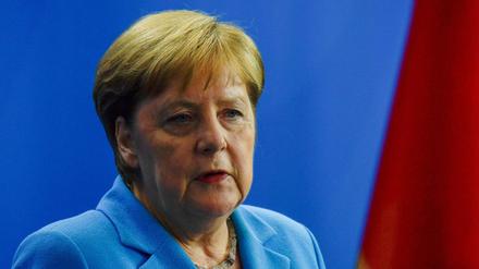 Angela Merkel nach ihrem dritten Zitteranfall bei der Pressekonferenz.
