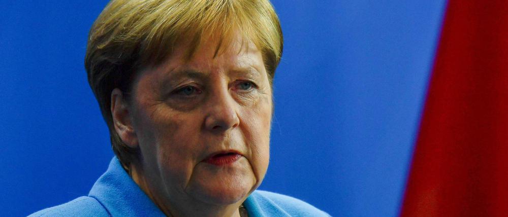 Angela Merkel nach ihrem dritten Zitteranfall bei der Pressekonferenz.