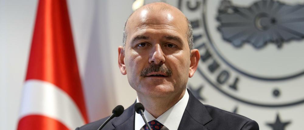 Innenminister Süleyman Soylu erklärte, bei der Festgenommene habe einen Angriff in einem Einkaufsmarkt in Hamburg "geplant und angeordnet".