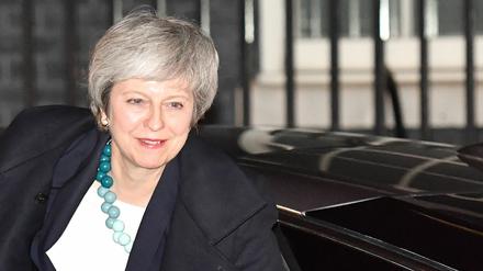 Theresa May am Montagabend bei der Ankunft an ihrem Regierungssitz in der Londoner Downing Street.