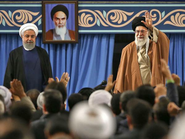 Männer mit Macht. Präsident Hassan Ruhani und der oberste Revolutionsführer Ali Chamenei.