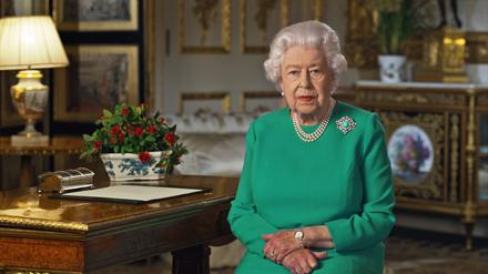 Queen Elizabeth wendet sich an die Nation.