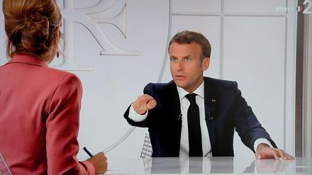 Frankreichs Staatschef Macron beim TV-Interview am Dienstag.
