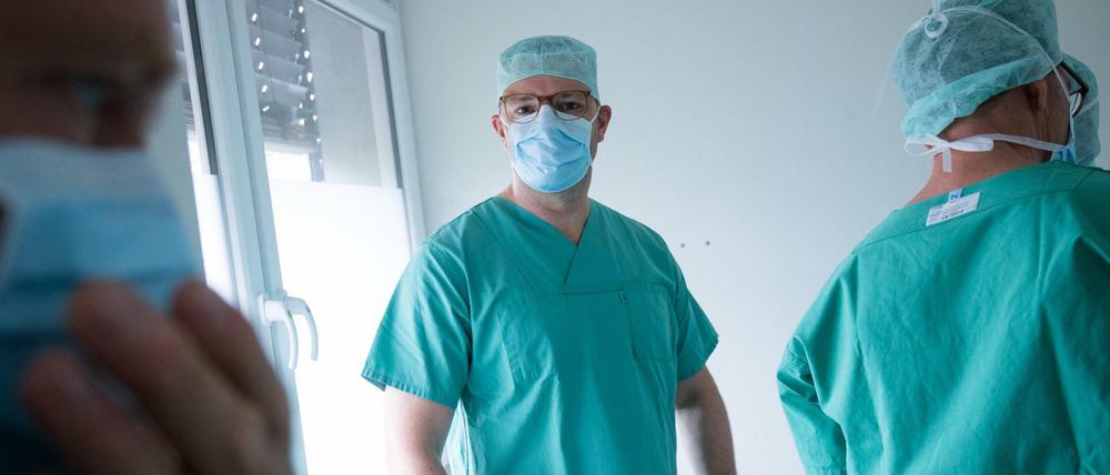 Ärzte gesucht. Gesundheitsminister Jens Spahn will ihre Abwerbung aus Deutschland erschweren.