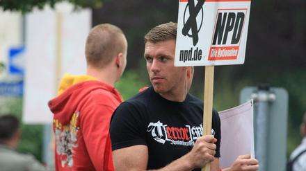 Der Ex-NPD Politiker war im März mit vielen Rechtsextremen auf einer Querdenken-Demo in Berlin.