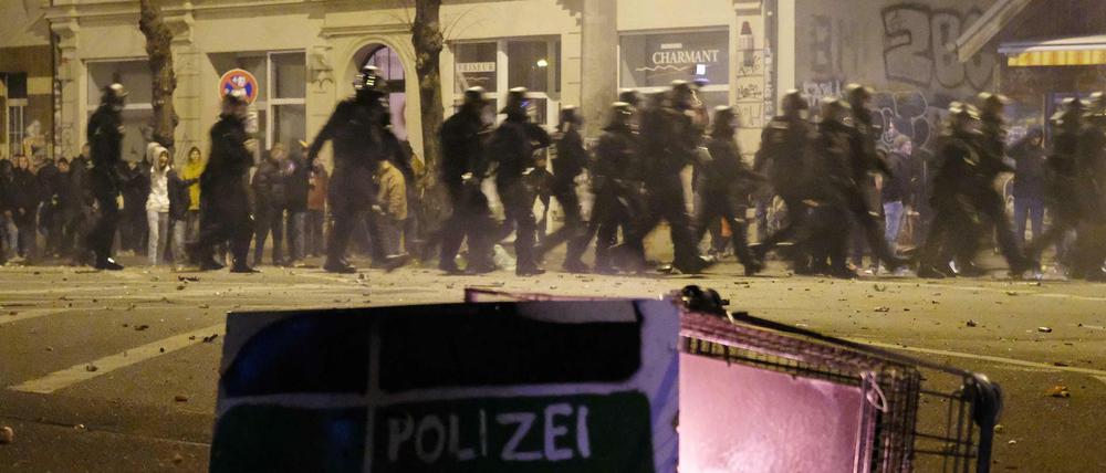 Die Polizei bei ihrem Einsatz in Leipzig-Connewitz