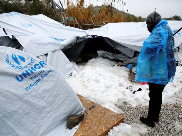 Die Zelte der Vereinten Nationen bieten kaum Schutz gegen Schnee und Kälte.
