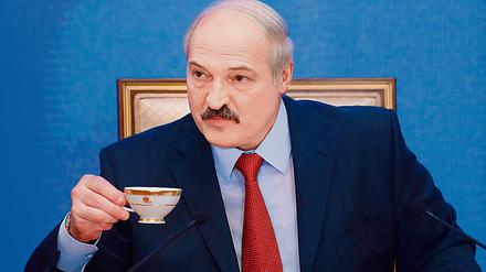 Abwarten und Tee trinken: Die EU lässt die Sanktionen gegen Weißrusslands Präsidenten Alexander Lukaschenko auslaufen.