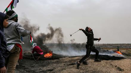 Palästinenser protestieren gewaltsam im Gazastreifen.