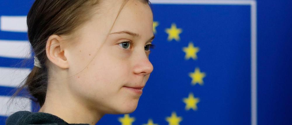 Swedish climate activist Greta Thunberg arrives at the European Parliament in Brussels on March 4, 2020, on the day the European Union unveils a landmark law to achieve "climate neutrality" by 2050. - The Swedish eco-warrior, who is in the Belgian capital for a March 6 protest, attended a meeting of European Commissioners, the top EU officials who will greenlight the draft law, and will appear before a European Parliament committee. (Photo by KENZO TRIBOUILLARD / AFP)