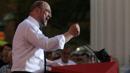 Der SPD-Kanzlerkandidat Martin Schulz hat nun auch dem Transferwahnsinn im Fußball den Kampf angesagt.