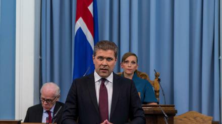 Premierminister Bjarni Benediktsson spricht vor dem Parlament in Reykjavik. 