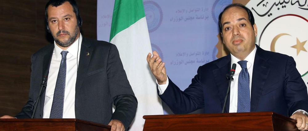 Italiens Innenminister Matteo Salvini und der Vize-Chef des libyschen Präsidentschaftsrates, Ahmed Maitik, am Montag in Tripolis.