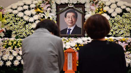 Bürger trauern um den verstorbenen Bürgermeister der Stadt Seoul Park Won Soon.