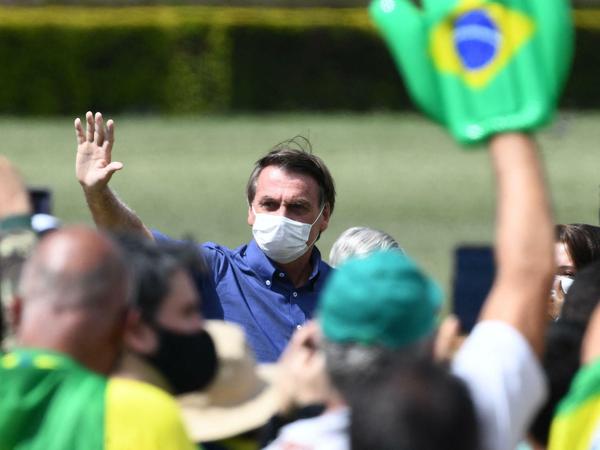 Brasiliens Präsident Jair Bolsonaro lässt sich an seinem Geburtstag am 21. März bejubeln.