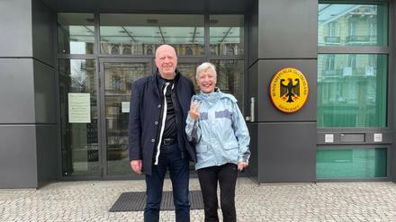Marieluise Beck und Ralf Fücks am vergangenen Mittwoch vor der deutschen Botschaft in Kiew. 
