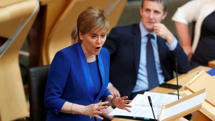 Regierungschefin Nicola Sturgeon erklärte sich am Dienstag im Parlament.