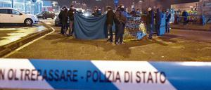 Auf dem Bahnhofsvorplatz von Sesto San Giovanni bei Mailand wird der Attentäter in der Nacht zum Freitag tot geborgen. 