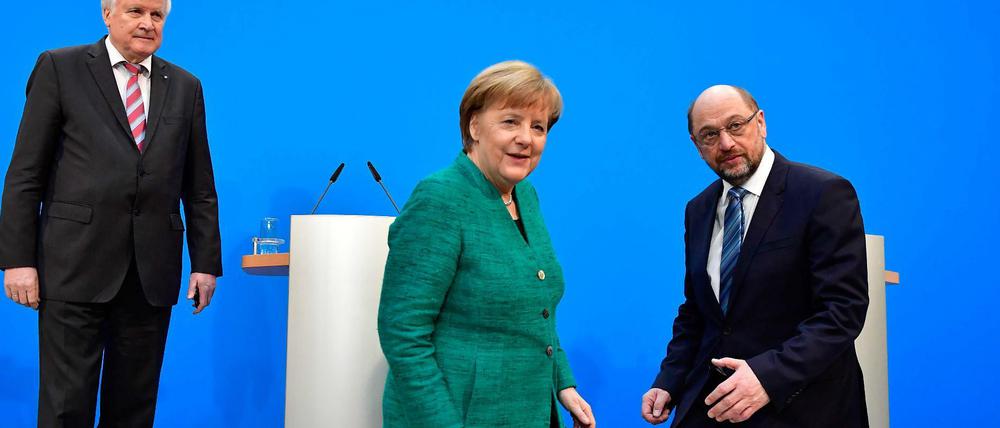 Seehofer, Merkel, Schulz bei der Verkündung ihrer Verhandlungsergebnisse. Aber inzwischen ist schon wieder alles anders. 