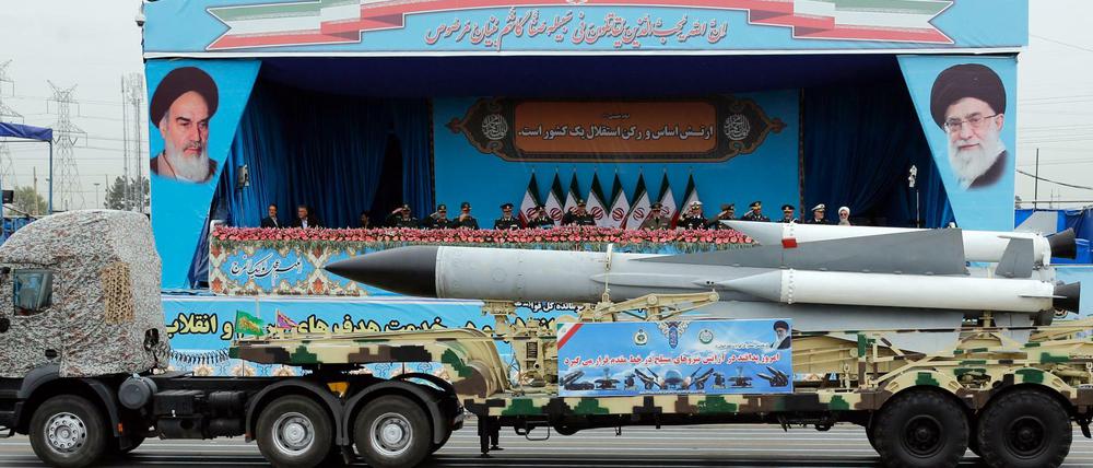 Macht und Militär. Die Führung in Teheran demonstriert gerne die Schlagkraft der Armee.