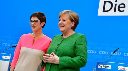 Neues Führungsduo der CDU: Die Vorsitzende Angela Merkel (r.) und die designierte Generalsekretärin Annegret Kramp-Karrenbauer. 