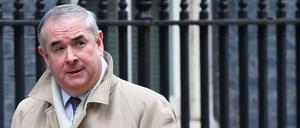Großbritanniens Generalstaatsanwalt Geoffrey Cox. Sein juristisches Gutachten will die Premierministerin nicht vollständig veröffentlichen.