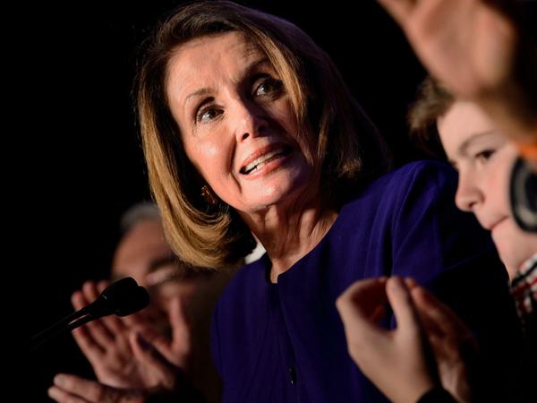 Nancy Pelosi, Sprecherin der Demokraten, war schon abgeschrieben schaffte aber dann doch den Sprung ins Repräsentantenhaus. 
