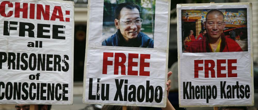 Demonstranten in London fordern die Freilassung Liu Xiaobos und anderer in China.
