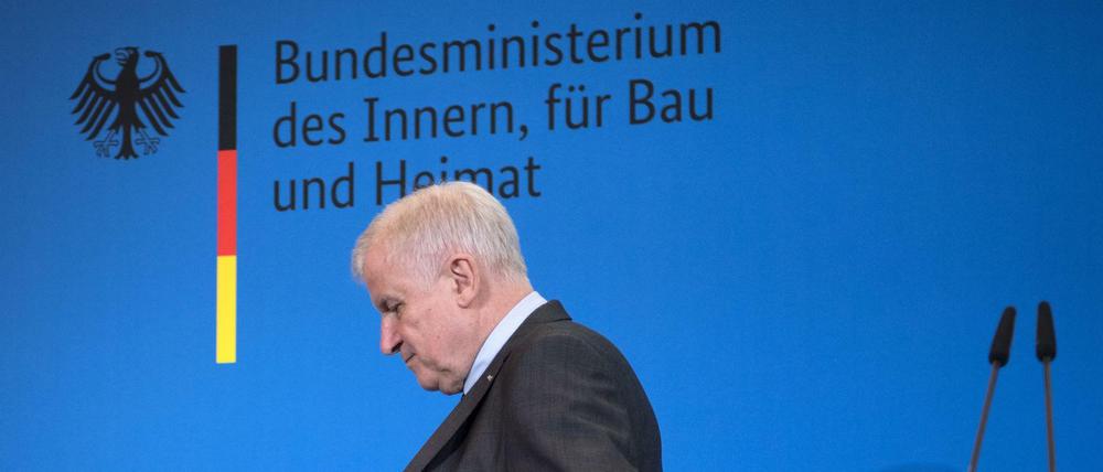 Aufgabe erledigt: Innenminister Horst Seehofer (CSU) verkündet die neue Aufgabe von Hans-Georg Maaßen - und tritt ab.