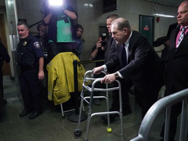 Harvey Weinstein verlässt am 11. Dezember 2019 das Gericht in Manhattan.