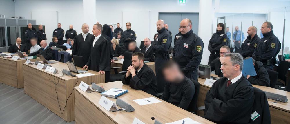 Verurteilte Rechtsterroristen. Die Bundesanwaltschaft hatte mit ihrer Anklage im Prozess gegen die Mitglieder der militanten Gruppierung "Revolution Chemnitz" Erfolg. Das Oberlandesgericht Dresden verhängte Haftstrafen. 