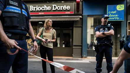 Vor dieser Bäckerei in Lyon explodierte am Freitag der Sprengsatz.