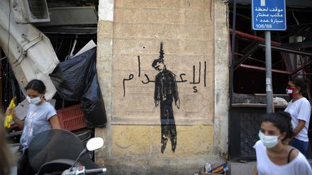 Feindselige Stimmung: Ein Graffiti in Beirut wünscht Politikern den Tod, während die Bürger versuchen, ihre Stadt wieder zu säubern.