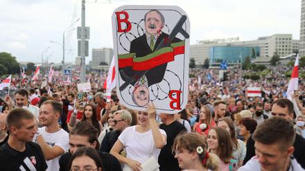 Tausende Menschen auf den Straßen von Belarus.