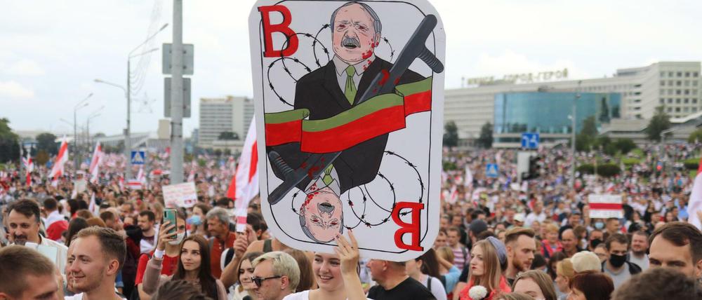 Tausende Menschen auf den Straßen von Belarus.