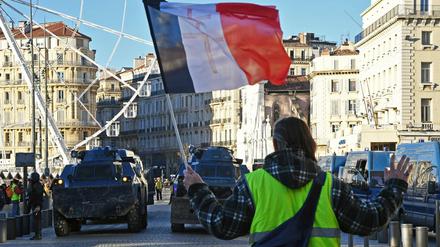 Landesweiter Protest. Auch in Marseille standen sich am Samstag Gelbwesten und Polizei gegenüber. 