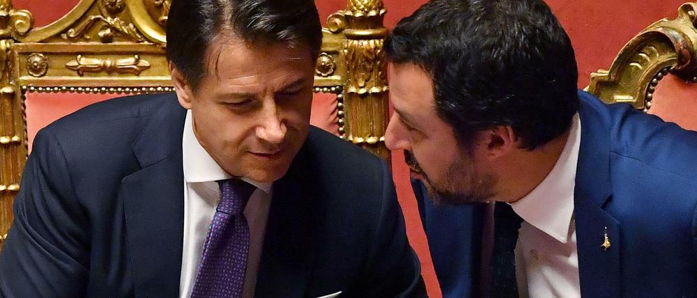 Italiens Premier Giuseppe Conte (links) mit Innenminister Matteo Salvini