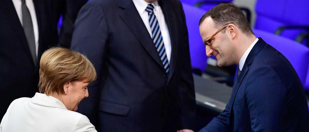 Gegensätze oder Ergänzung? Angela Merkel und Jens Spahn. 