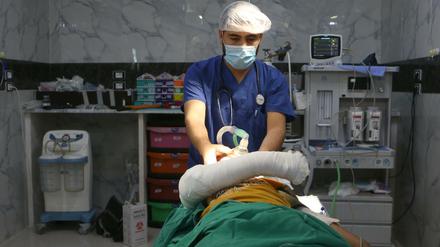 Leben retten unter Lebensgefahr. Wenn Krankenhäuser angegriffen werden, sind auch syrische Ärzte und ihre Helfer das Ziel.