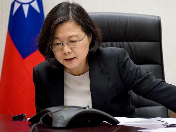 Taiwans Präsidentin Tsai Ing-wen telefoniert mit dem designierten US-Präsidenten Donald Trump.