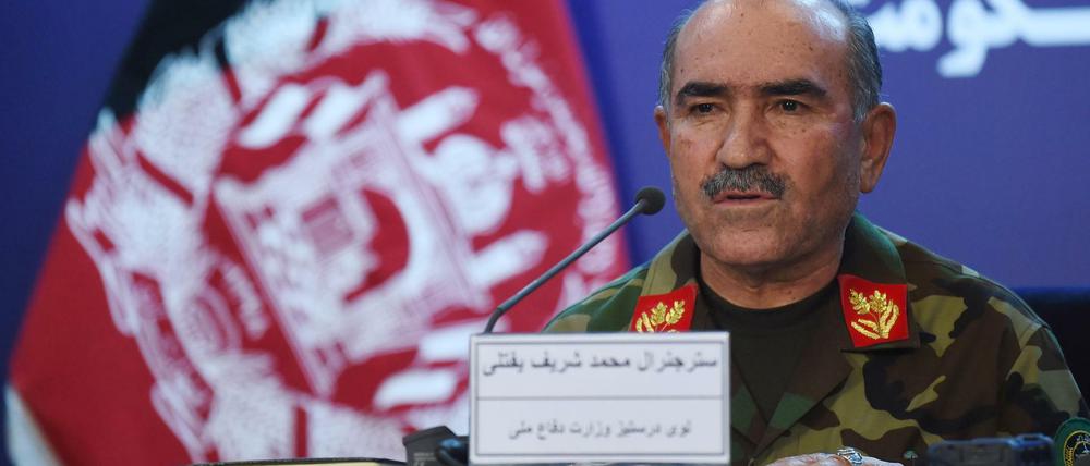Der afghanische Armee-Chef Sharif Yaftali bei der Verkündung der Waffenruhe. 