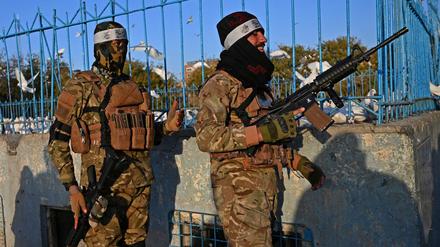 Taliban kontrollieren einen Platz in Mazar-i-Sharif.