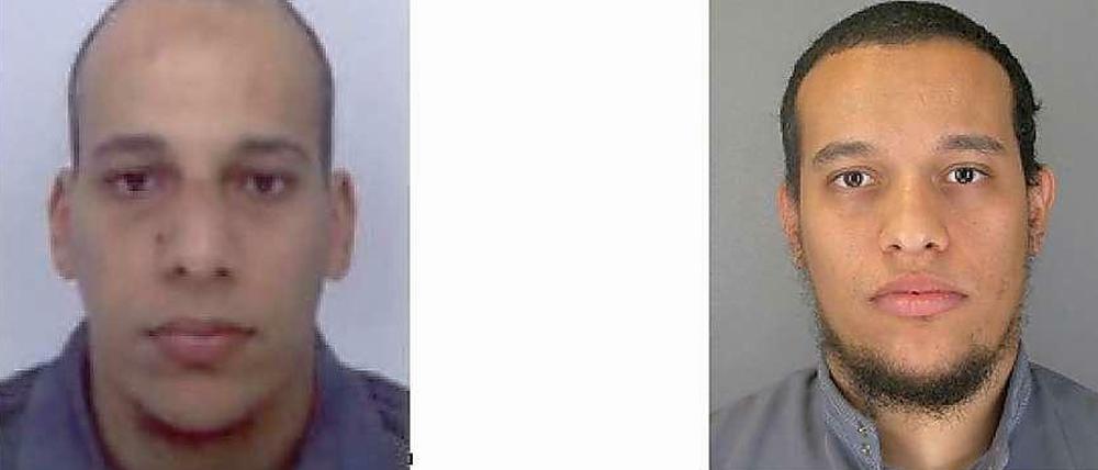 Die französische Polizei sucht mit einem Fahndungsplakat die beiden Hauptverdächtigen Chérif Kouachi und Said Kouachi. 