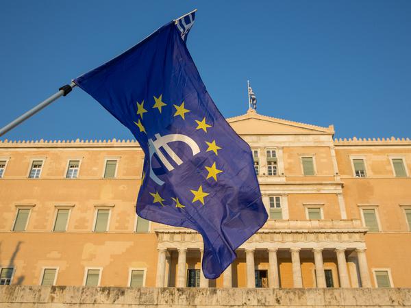 Laut einer Umfrage will eine große Mehrheit der Griechen den Euro behalten.