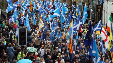 Demonstration in Edinburgh: Tausende Menschen gingen am Sonnabend für Schottlands Unabhängigkeit auf der Straße. 