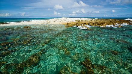 Diese Koralleninsel gehört zum Inselstaat Tuvalu im Pazifik. Der Meeresspiegelanstieg hat sie unbewohnbar gemacht. 