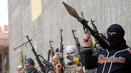 Vorbilder für die, die in der deutschen Schule nicht viel gelten: Kämpfer der Organisation „Islamischer Staat im Irak und in Syrien“.