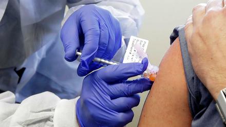 Tests für einen Corona-Impfstoff in den USA 