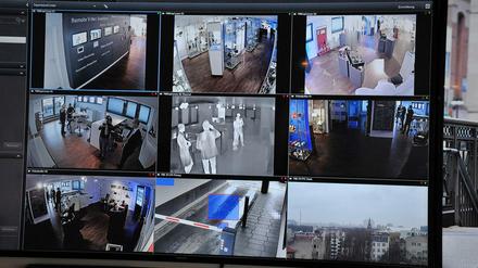 Bilder einer Videoüberwachungskamera in Berlin, die auch zur Aufklärung von Verbrechen eingesetzt werden könnten.